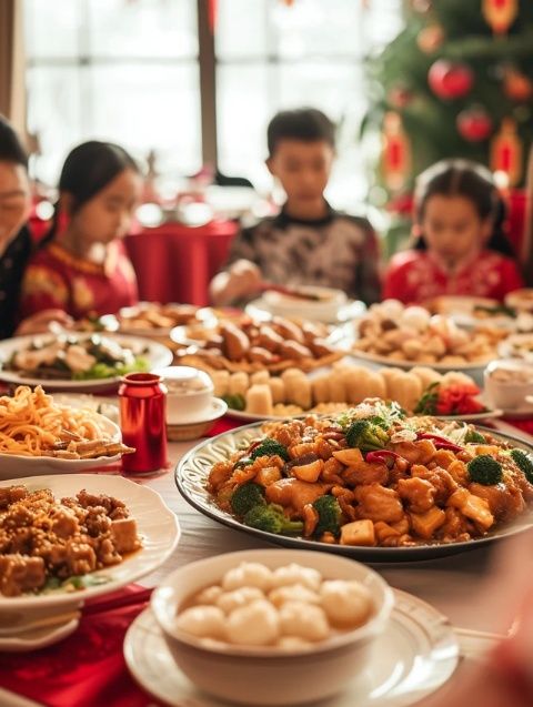 探索天水特色美食——麻辣燙、蒲英芹菜漿水、馓飯、面魚、呱呱、肚絲湯、烏龍頭、甜胚子、雜燴,盡享古城風味之旅。