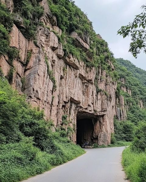 太行山腹地秘寶——阜平八大碗香氣四溢，吸引八方食客品味古早美味

