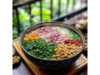 海南粉是海南省最具代表性的傳統(tǒng)小吃之一，尤以海口、文昌等地的風(fēng)味最為正宗