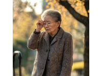 再婚晚年婦女含淚告別第二春：無償保姆生涯持續多年