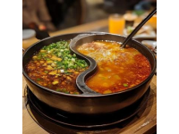 麻辣燙是很多寶寶們的最?lèi)?ài)，舌尖上的麻辣燙，味蕾上的滿足感,當(dāng)然，這也是我的體會(huì)