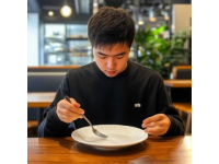 張馨予米蘭用餐事件反轉：“忘記拍照”背后的真相曝光