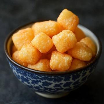越南美女主播油炸餃子，傳統手藝受追捧，香氣四溢誘人垂涎！