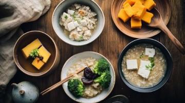 簡單家宴菜單：雞蛋豆腐湯配小炒肉等四道佳肴