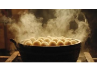 河南美食對決：鄭州燴面 vs 開封灌湯包