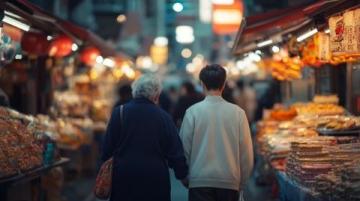 深夜街頭：一位母親帶著自閉癥兒子堅持賣涼皮
