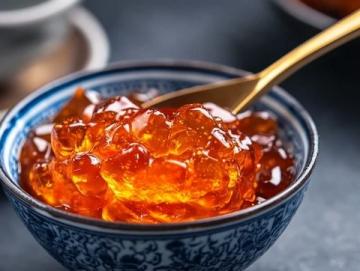 **弋陽年糕**是江西省上饒市弋陽縣的傳統特色美食,以其獨特的口感、制作工藝和文