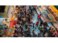 便利店里的深夜故事：周杰倫與我們的青春共鳴曲