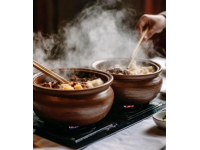 武漢楚河漢街必吃美食：斌弟鹵味火鍋，獨特風味等你嘗！