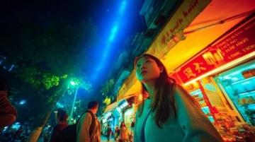 深圳南山夜市美食熱鬧非凡，小吃車遍布街頭