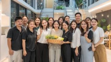 高考喜訊:江蘇女孩舉辦盛大升學(xué)宴慶賀金榜題名