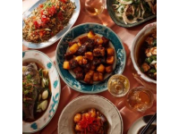 南寧作為廣西的首府，美食文化豐富多樣，尤其以酸辣鮮香、風味獨特的小吃聞名