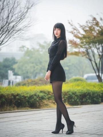 廣州女子誤踩油門撞塌祠堂,賠償爭議引發網友熱議