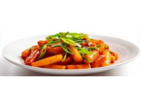 家常美食推薦：早餐番茄面、蒜香臘肉炒豆角及牛肉粉絲鍋