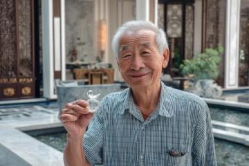 新年黑明拿出珍藏12年的好酒和美食請與好朋友分享快樂