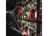新年黑明拿出珍藏12年的好酒和美食請與好朋友分享快樂