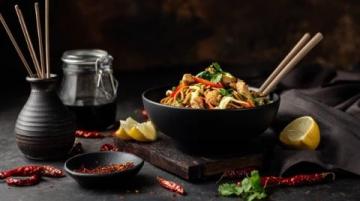 為何西方很少見炒菜?外媒稱中餐為垃圾食品真相曝光