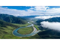 小探河源從槎城始，古時城東北處交匯東江和新豐江，江上竹筏縱橫，謂槎