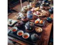 蘇州以其精致的美食聞名，以下是一些經(jīng)典的蘇州特色美食