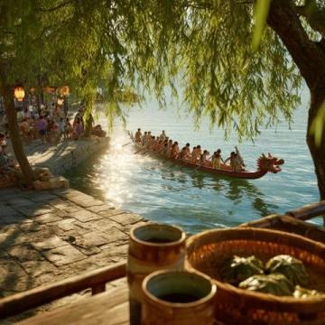 廈門,這座美麗的海濱城市,以其獨(dú)特的地理環(huán)境孕育了豐富多樣的美食文化