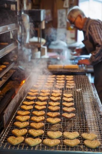 探尋永泰嵩口特色小吃之旅:蛋燕、蔥餅、炸九重粿與永泰李干