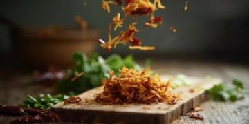云南特色美食:油淋牛干巴的獨特制作工藝
