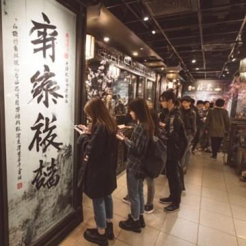 柳州人氣爆棚!數(shù)百食客排隊試吃網(wǎng)紅小吃店,真有那么美味嗎?