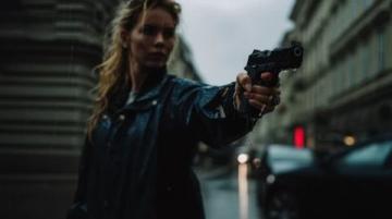 浙江海鹽:女子訂外賣迎來(lái)全副武裝特警送達(dá)