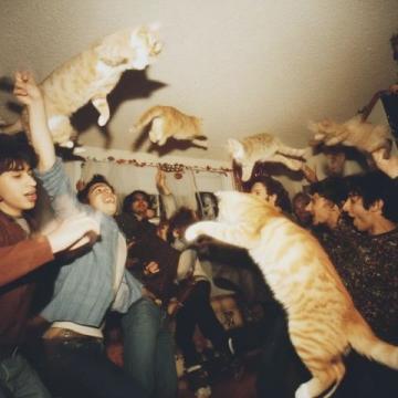1990年除夕夜,唐國強的妻子洗完澡化完妝,穿上一身新衣