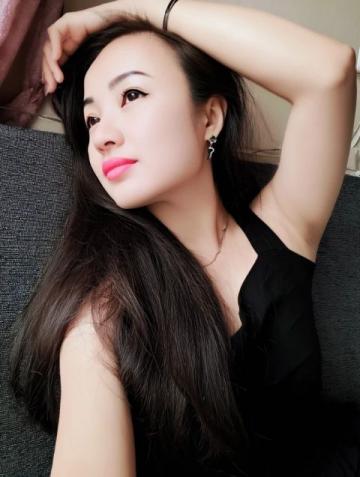 瑾汐二姐惡作?。赫娴陌央u蛋在妹妹頭上碰碎了！