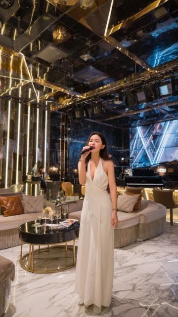 大S攜新婚丈夫奢華用餐引熱議，消費過萬元背后的愛情觀探討