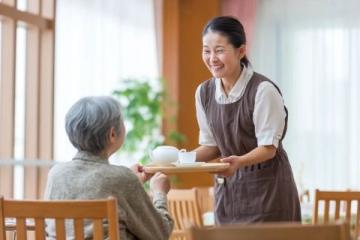 資深住家保姆招聘：九年駕齡，擅長烹飪與家務照料