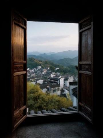 績(jī)溪，這座鑲嵌在皖南山區(qū)的千年古城，是徽州文化的重要發(fā)源地