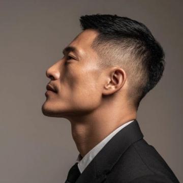 吳彥祖開(kāi)設(shè)英語(yǔ)課引發(fā)爭(zhēng)議:明星效應(yīng)與知識(shí)付費(fèi)難題