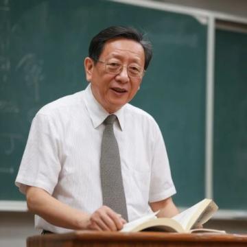 學(xué)歷雖淺，郭德綱卻能博古通今