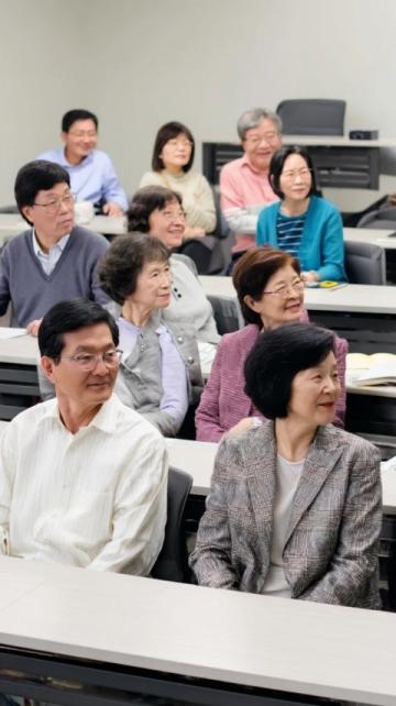 江西上饒:甘肅研究生宴請退休恩師引發熱議