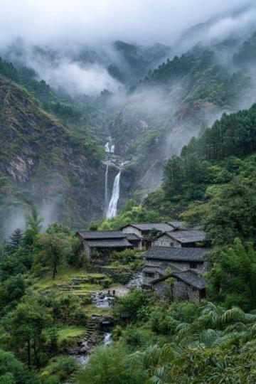 湘西芙蓉鎮(zhèn)：瀑布之巔的古韻魅力夜游體驗(yàn)