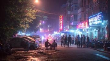 我是四十多歲的某一年,公司派我到川北的一座規模中等的城市出差