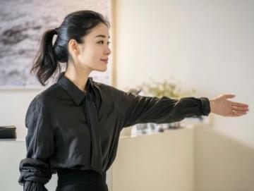 楊穎面容憔悴給澳門小店站臺，頂流資源大跌黃曉明離婚真相為何如此反轉？