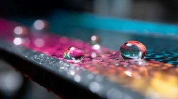 雨水帶來涼爽天氣,適合外出逛街