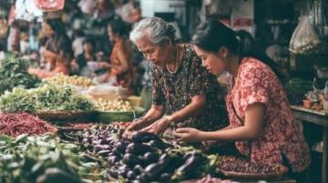 云南集市里的鄉(xiāng)愁美食與山野風(fēng)味