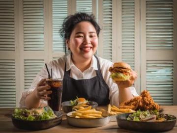 毛不易勇敢挑戰生吞八爪魚:探索美食的新境界