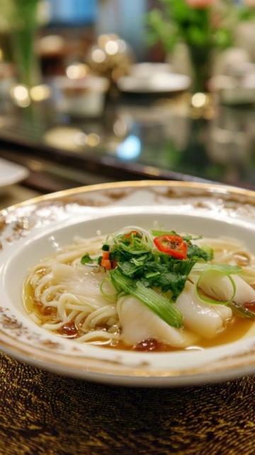 青椒肉絲，這道經典的中式家常菜，以其色澤鮮艷、口感豐富而受到眾多食客的喜愛