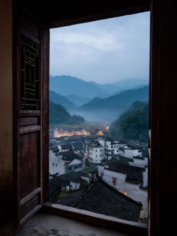 湘西芙蓉鎮(zhèn)：瀑布之巔的古韻魅力夜游體驗(yàn)