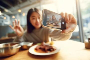 微微低頭,享受美味:成為社交媒體上的美食攝影達(dá)人