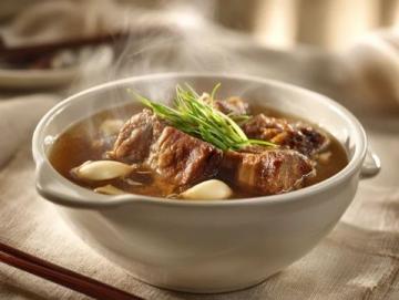 經典家常菜粉蒸肉制作指南：食材調料與烹飪技巧詳解