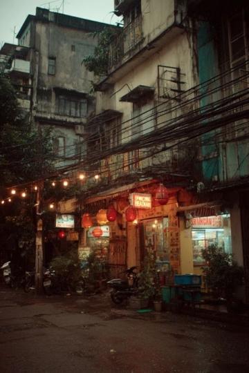 深圳南山沙河西路老舊街區漫步記：小店林立與現代氣息碰撞