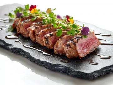 紫蘇葉包烤牛肉:色香味俱全的健康家常菜譜