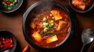 經(jīng)典家常菜：鮮香麻辣剁椒魚頭的簡單做法