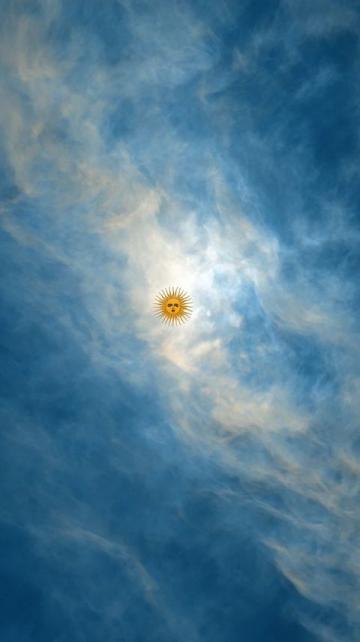 晨光初現:天空驚喜展現溫暖陽光